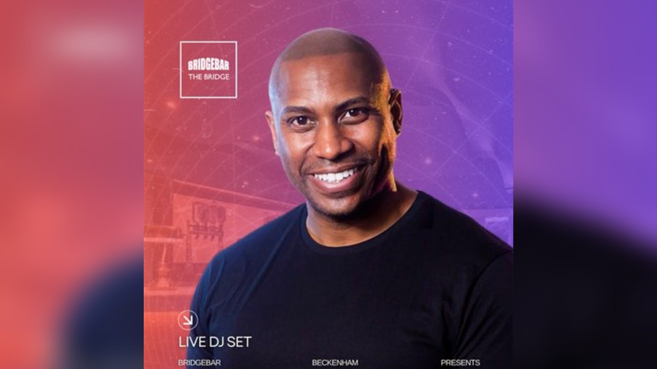 DJ Colin Francis at Bridgebar