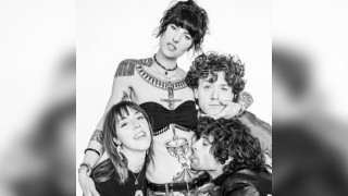 SKORTS (US)// Sister Wives