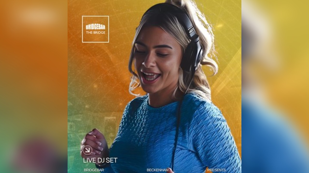 DJ Elle Marie at Bridgebar