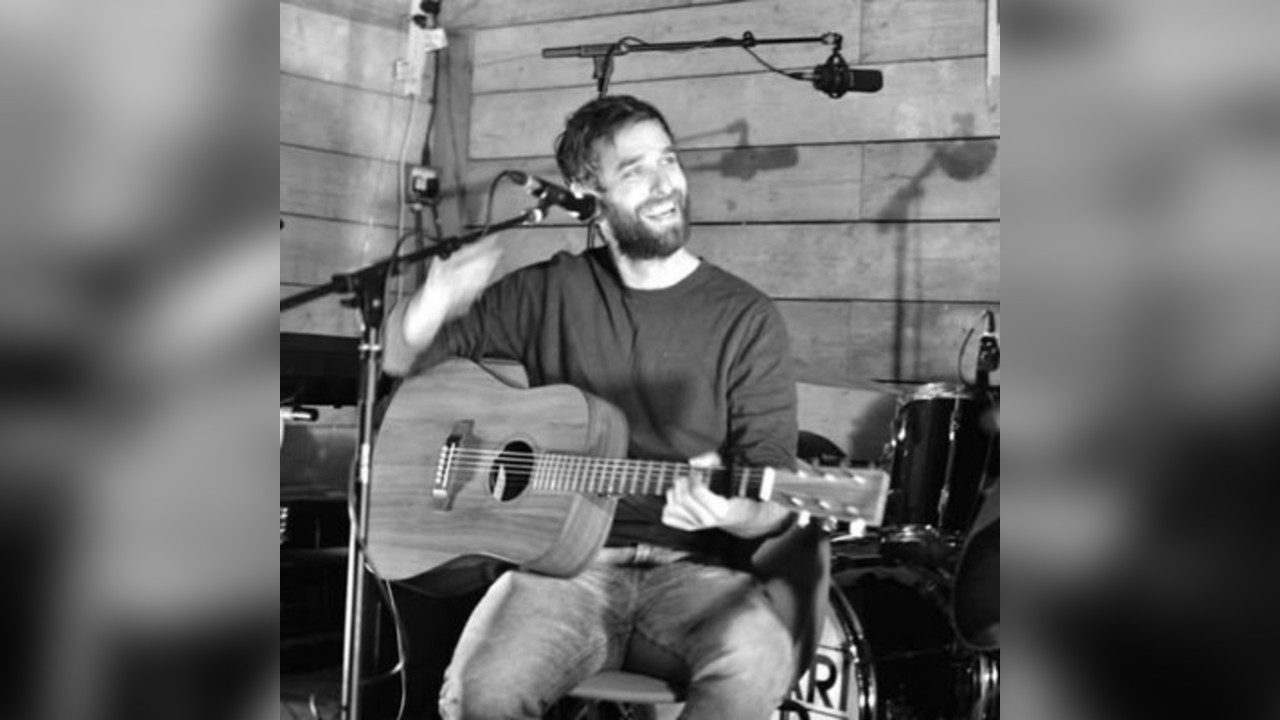 Live Music: Garry Giggs at Y Meirion