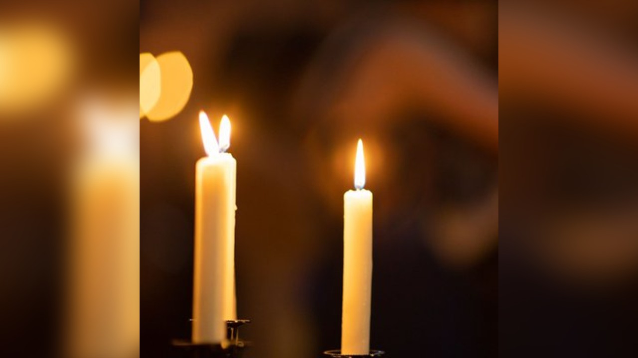 Christmas Carols by Candlelight (8pm)