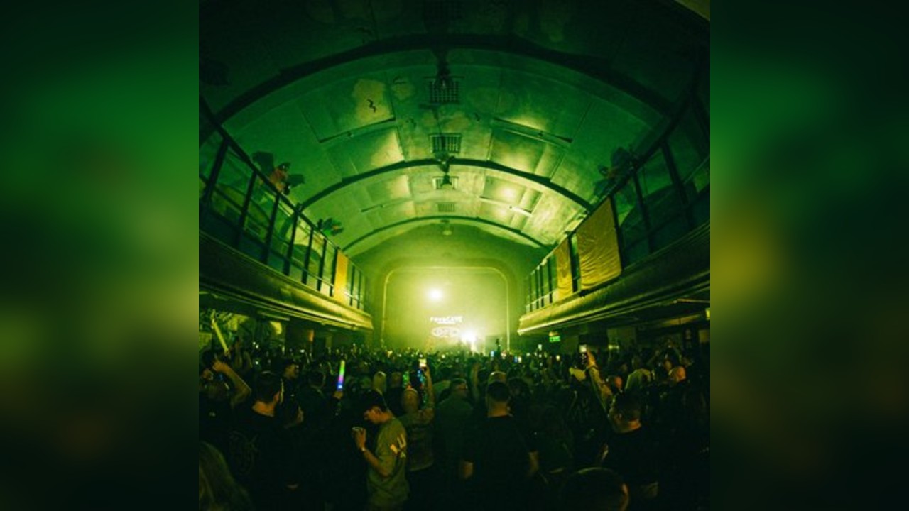 raveCAVE - Enter The Rave