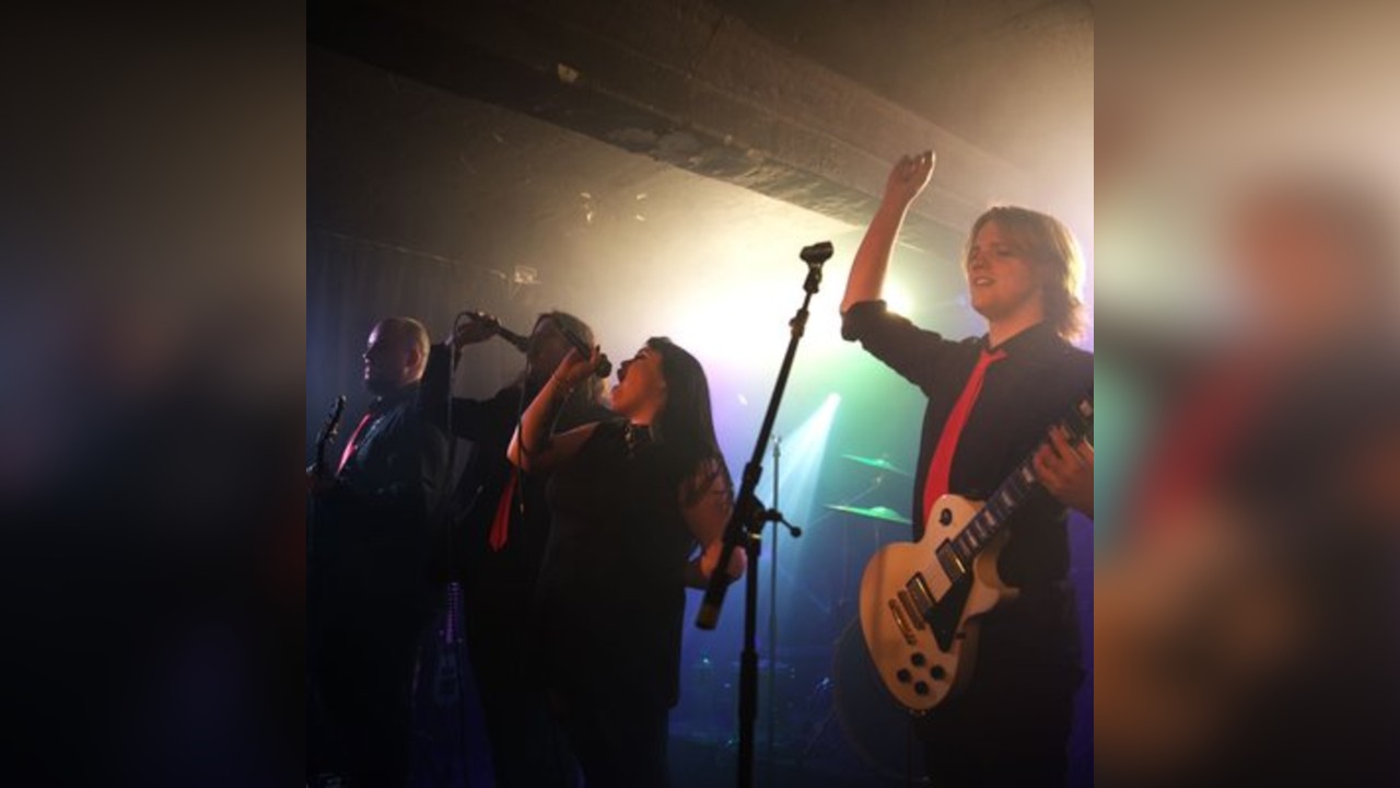 Emo Vs Nu Metal Live
