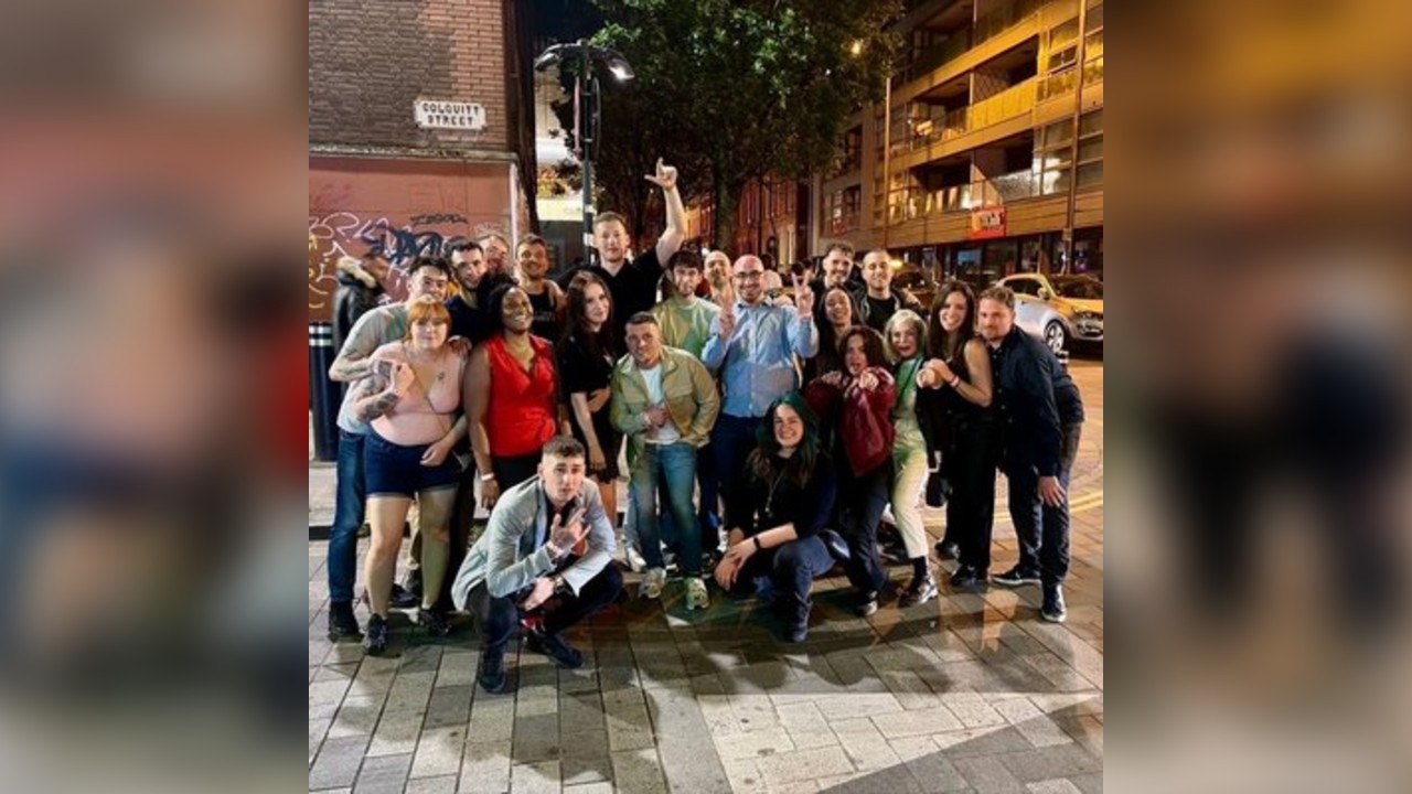 Liverpool Pub Crawl: Meet New People, Come Solo or With Friends