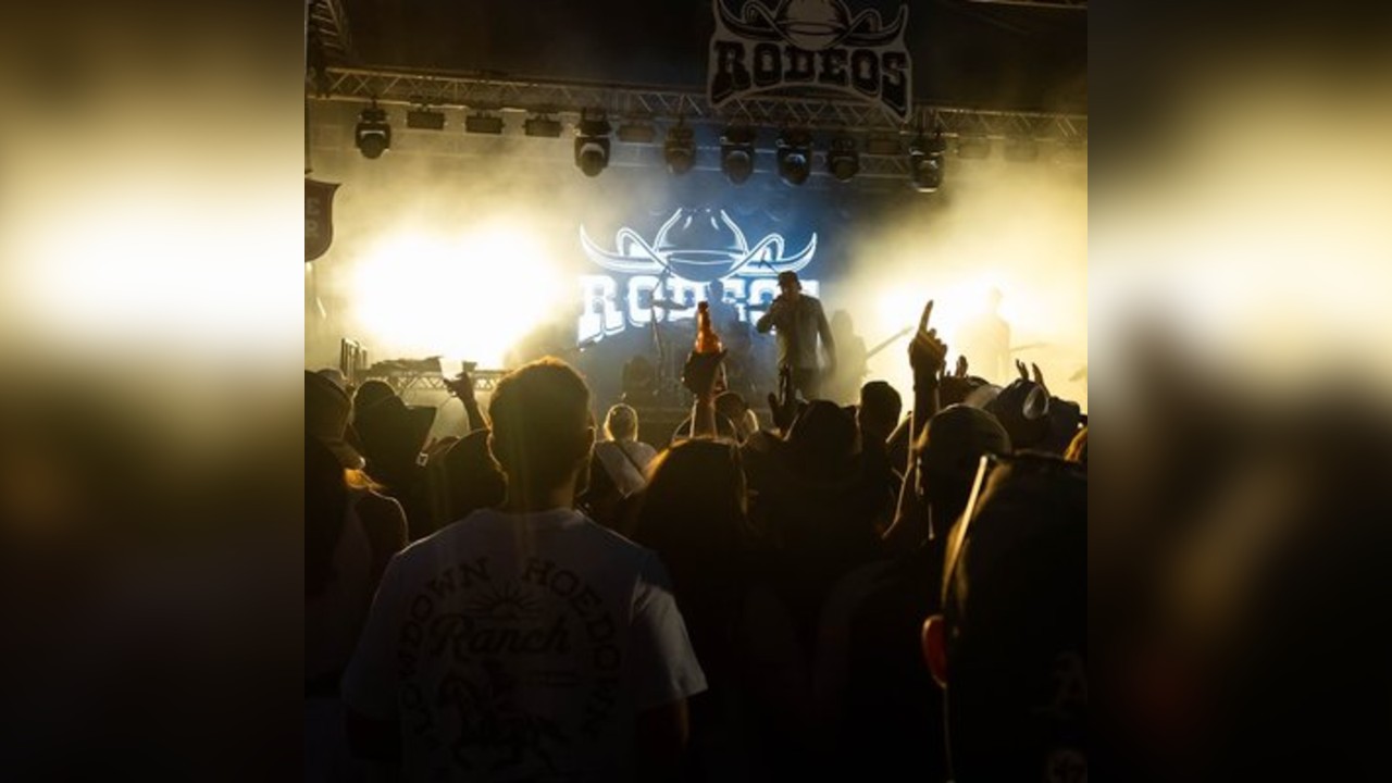 Rodeos Christmas Country Market with Morgan Wallen