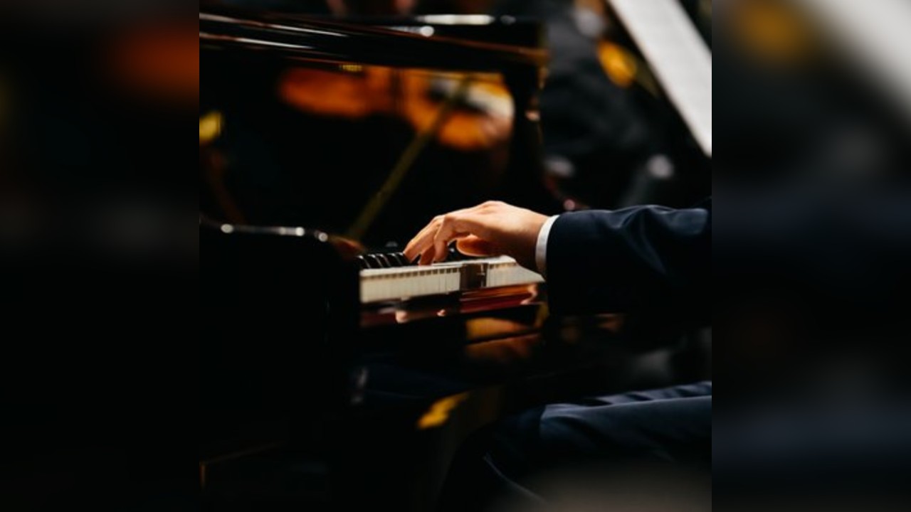 Chopin and Champagne at Christmas by Candlelight