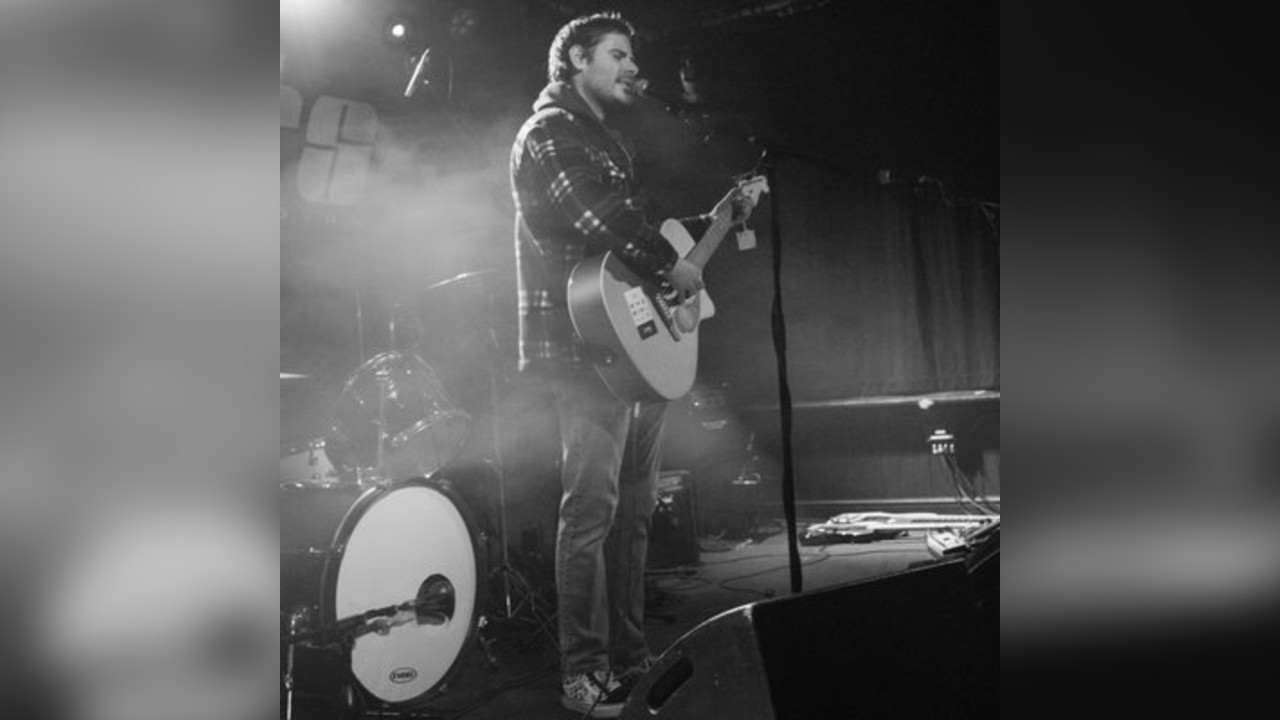Acoustic Night @ The Vic Derby