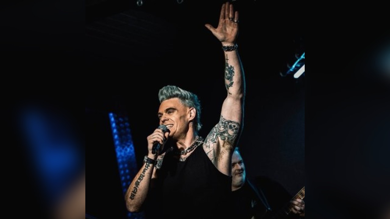 Robbie Williams Performed LIVE in Liverpool