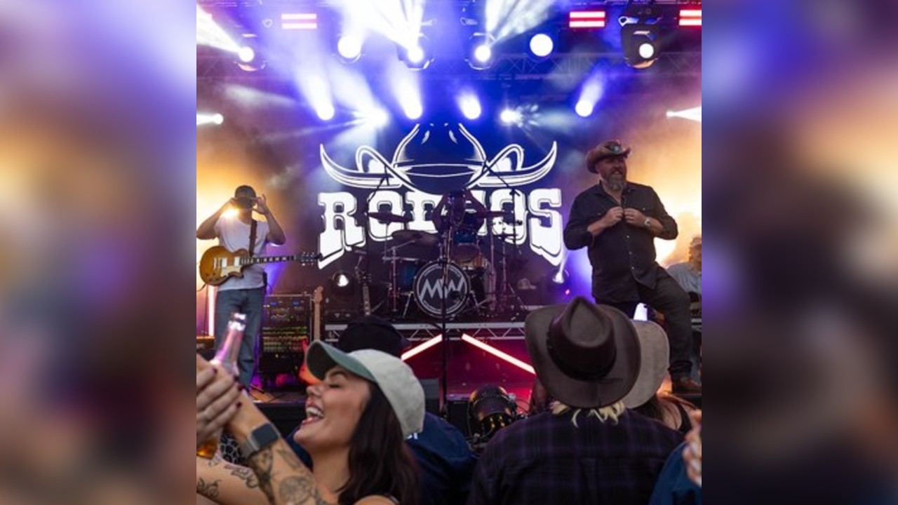 Rodeos Christmas Country Market with Chris Stapleton
