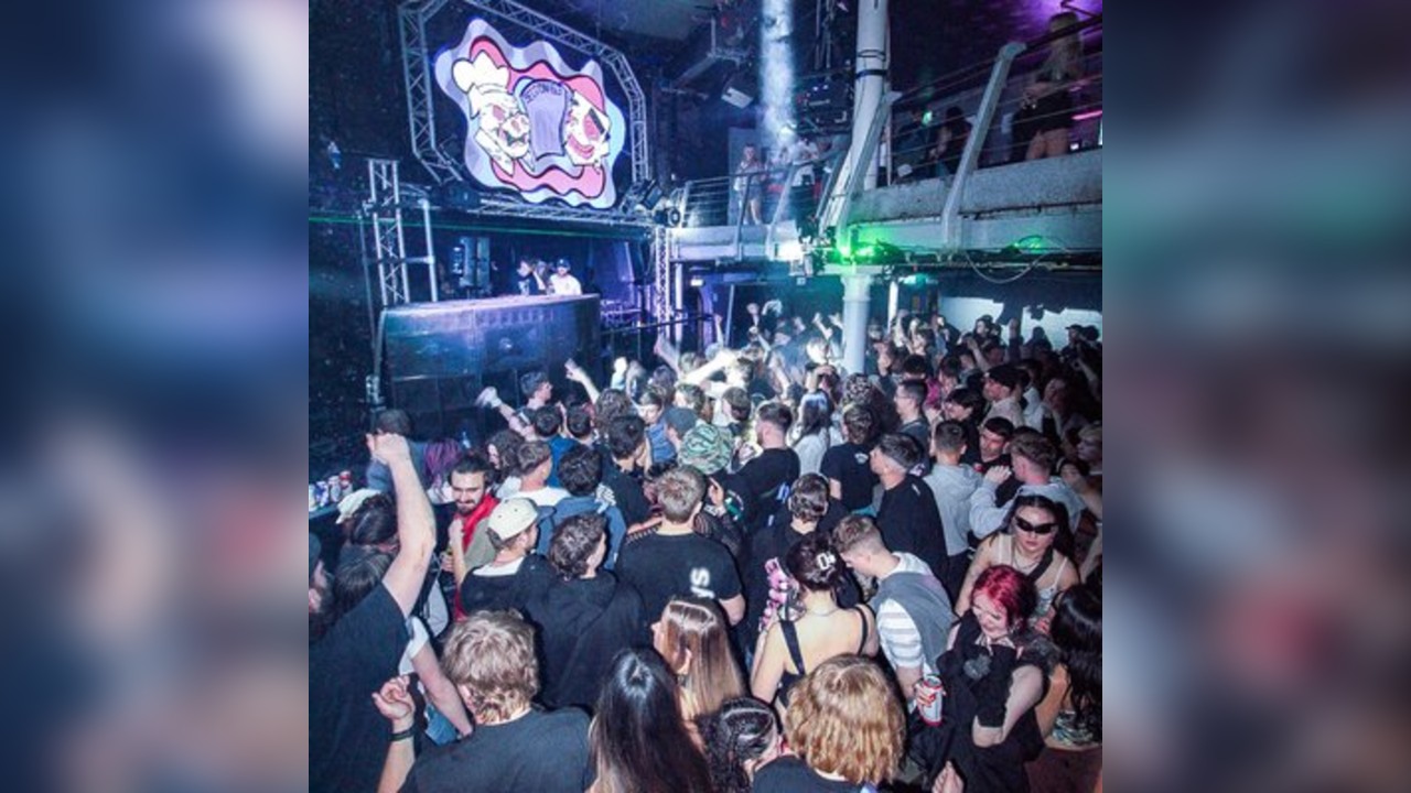 Zone1 1 x Bris-tek - Extended Sessions w/Amygdala, DJ Bax + More