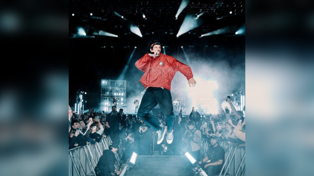 Kasabian: Live Performance