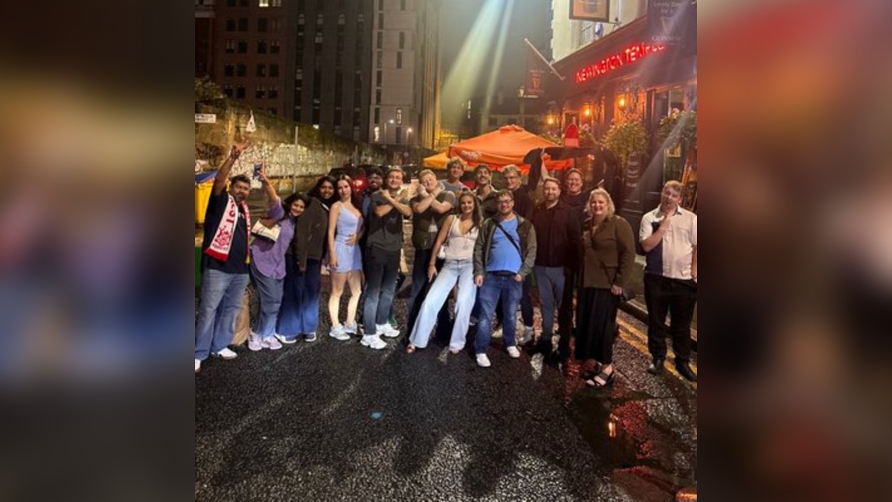 International Pub Crawl: Meet New People
