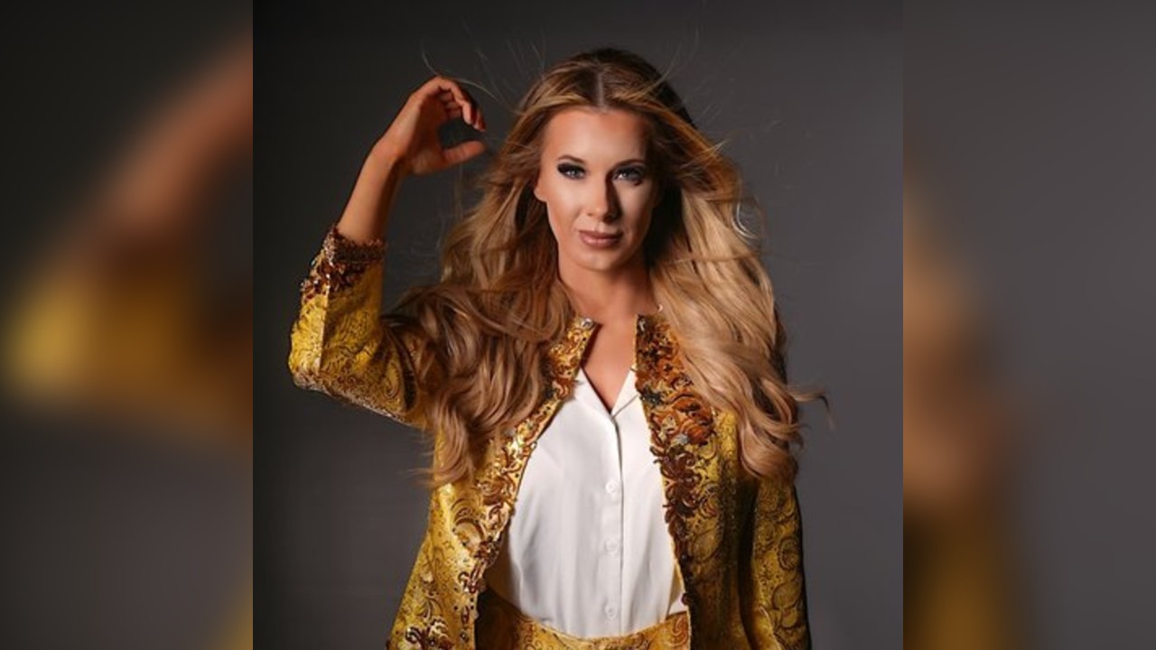 January Butler as Céline Dion