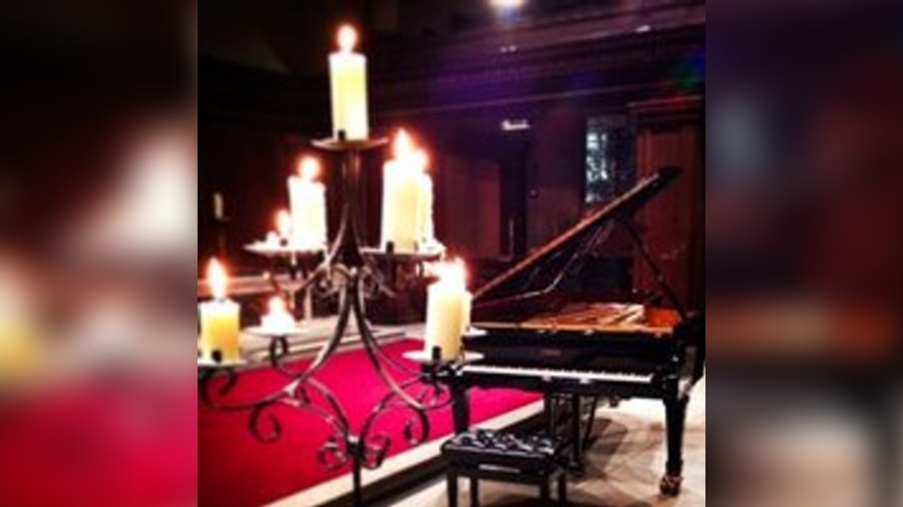 Moonlight Sonata at Christmas by Candlelight (8pm)