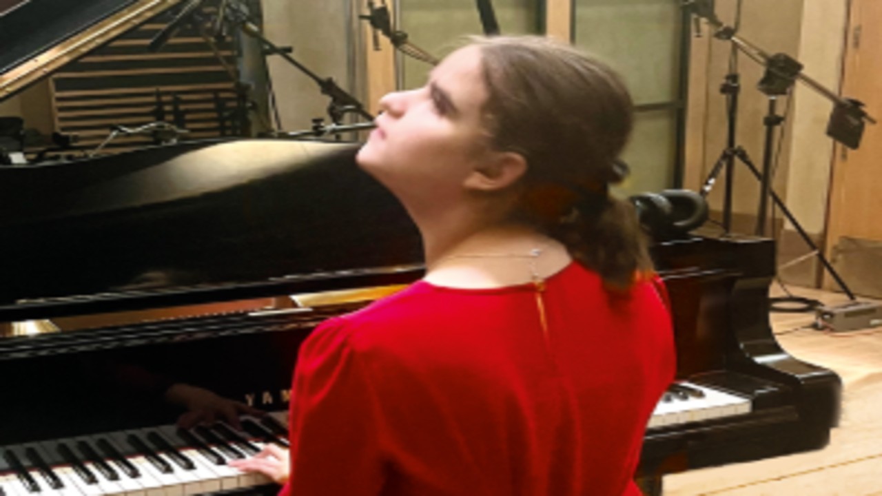 Lucy the Pianist on Sat, 31st May 2025 19:00